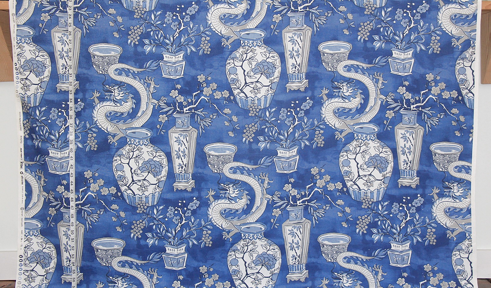 BLUE ASIAN DRAGON VASE FABRIC